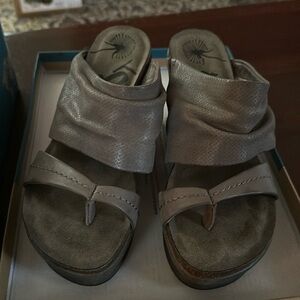 OTBT’s size 7 worn only a handful of times. Make an offer!